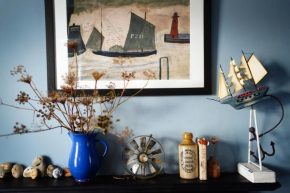 Northdene Cottage - cosy old fisherman's cottage two mins from sea - free parking - wood burning stove - roll top bath - dog friendly